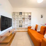 Cappello 9 Tirabora Short Rent Triest