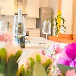 Cappello 9 Tirabora Short Rent Apartment *