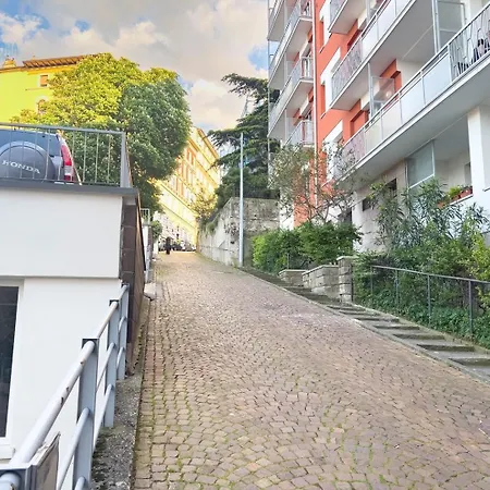 Cappello 9 Tirabora Short Rent Apartment Triest