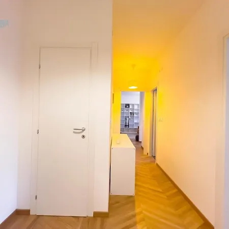 Cappello 9 Tirabora Short Rent Daire